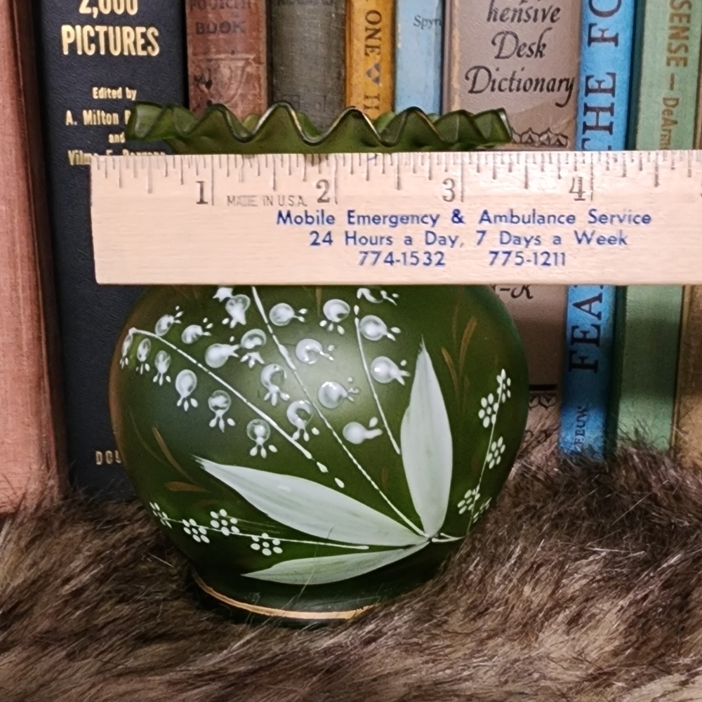 Victorian Bohemian Glass Vase Green Ruffled Edge Lily Of The Valley Handpainted - Picture 7 of 8